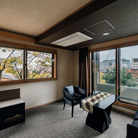 Hotel Alza Kyoto Exterior photo A room at the hotel