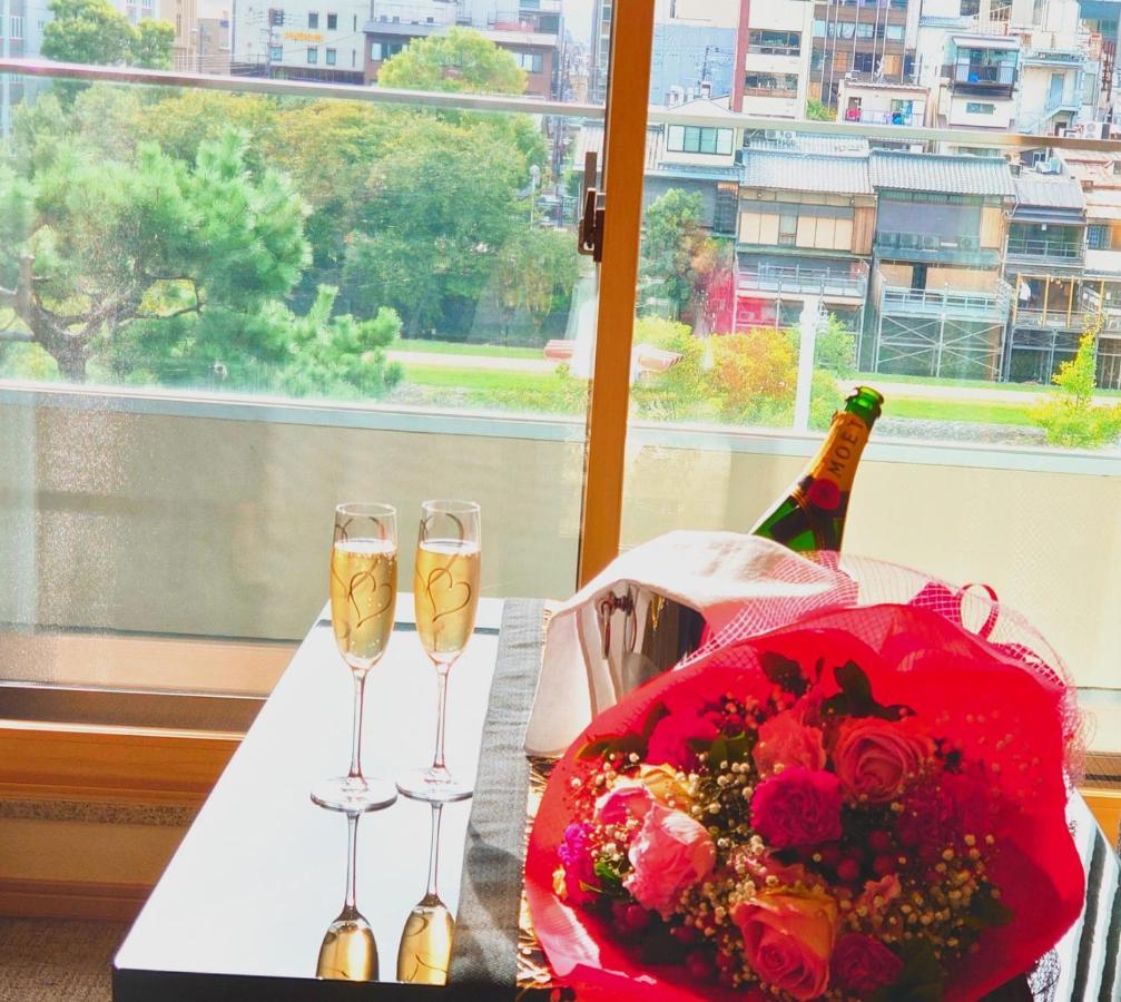 Hotel Alza Kyoto Exterior photo Champagne and flowers